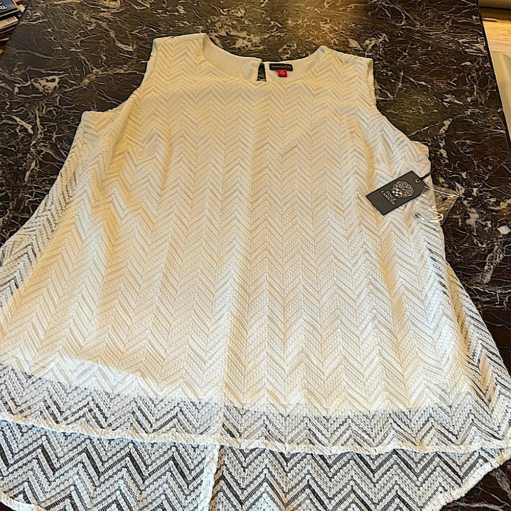 Swing top longer back polyester lace brand new Vince camuto longer top